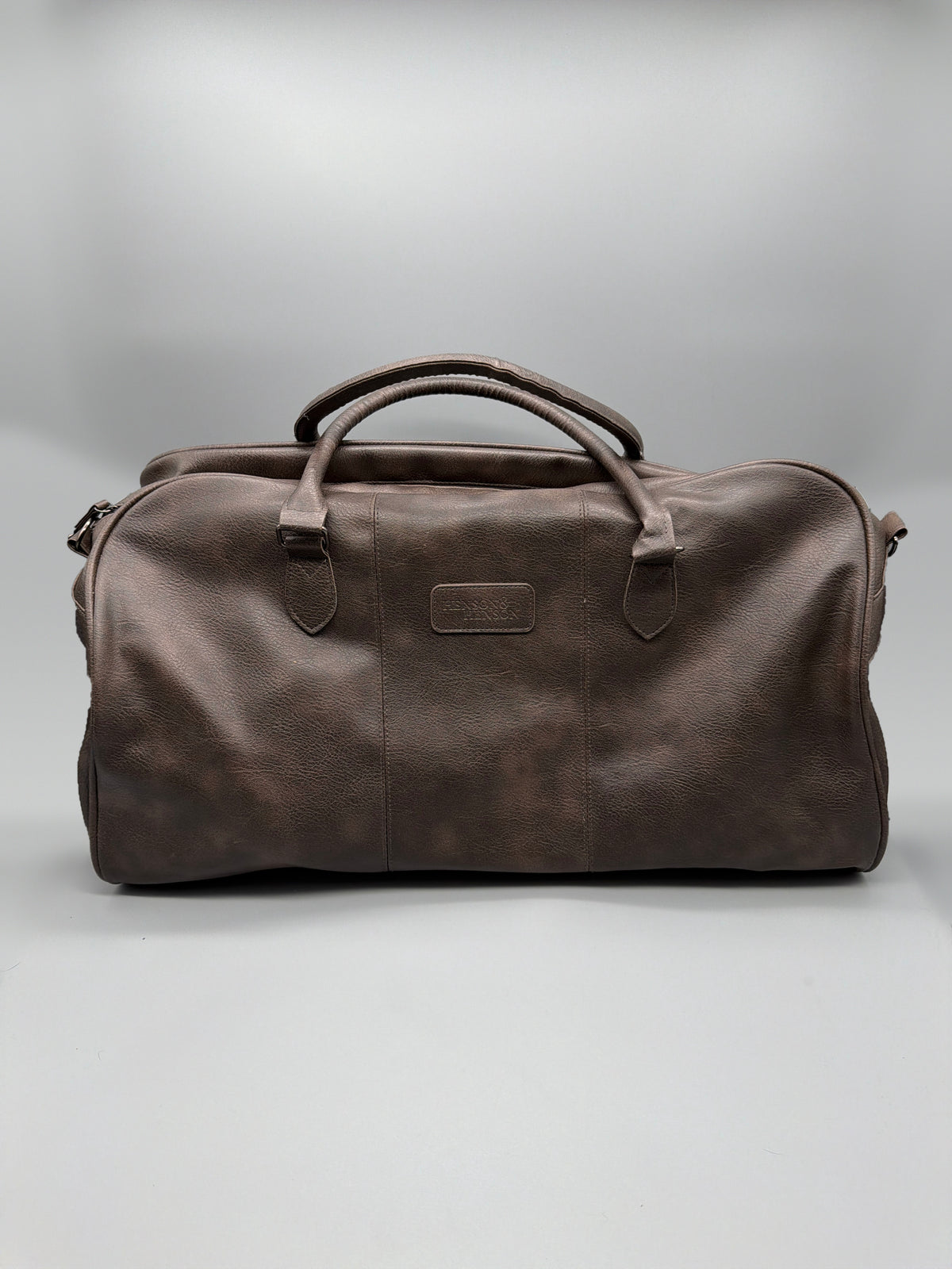 Henson & Henson Vintage Faux Leather Weekender Duffle Bag - Brown / Distressed – Ansicht 2