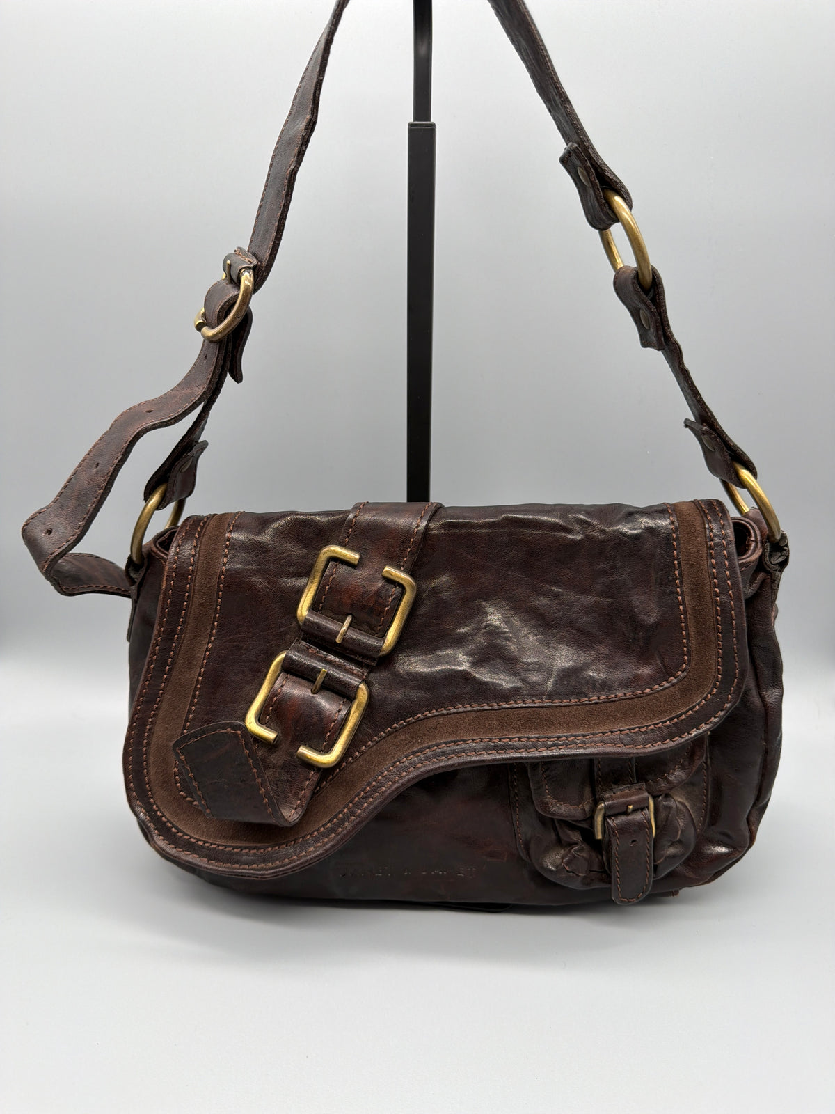 Janet & Janet Vintage Washed Leather Saddle Shoulder Bag - Dark Brown – Ansicht 2