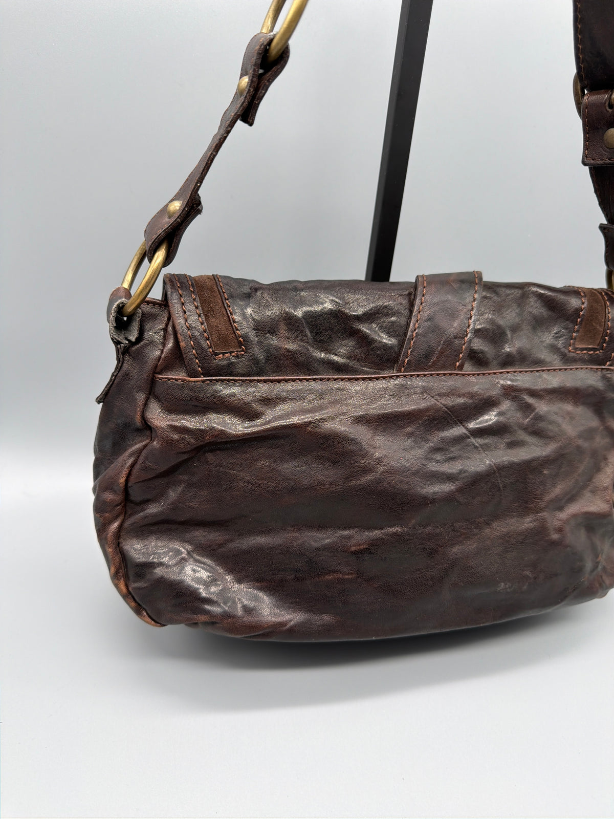 Janet & Janet Vintage Washed Leather Saddle Shoulder Bag - Dark Brown – Ansicht 5