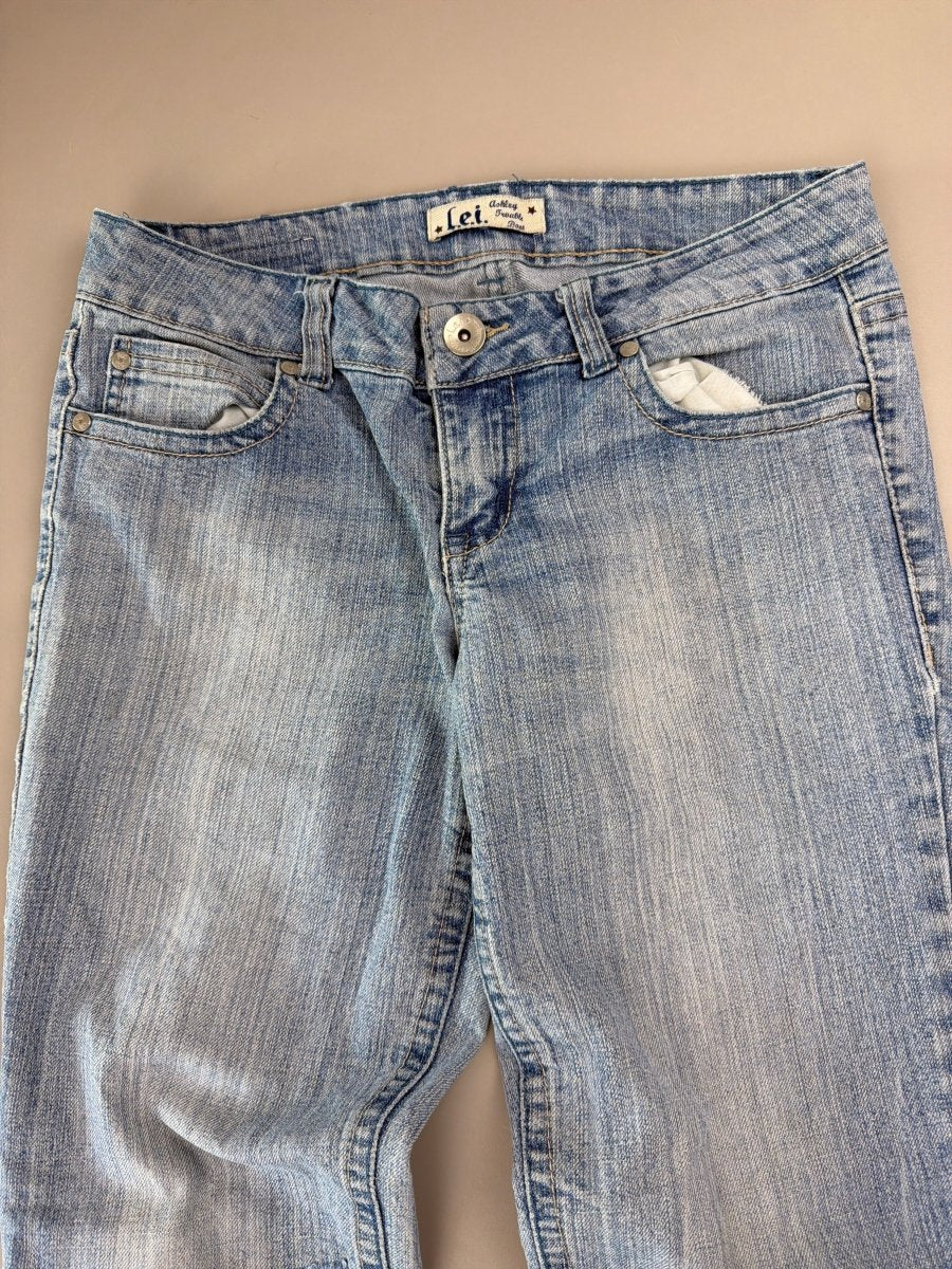 l.e.i. Heritage "Golden Stud" Low Waist Flare - Light Wash - Past Pieces