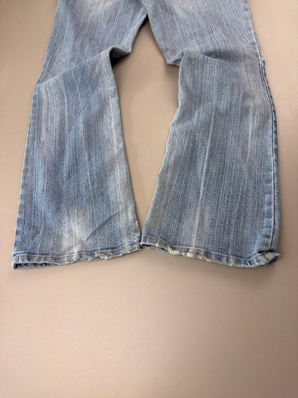l.e.i. Heritage "Golden Stud" Low Waist Flare - Light Wash