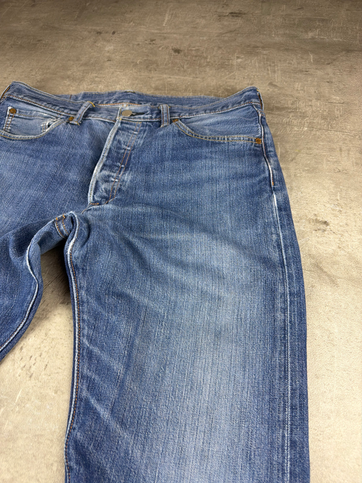 Levi's "501" Vintage Faded Straight Leg Denim Jeans - Washed Blue – Ansicht 4
