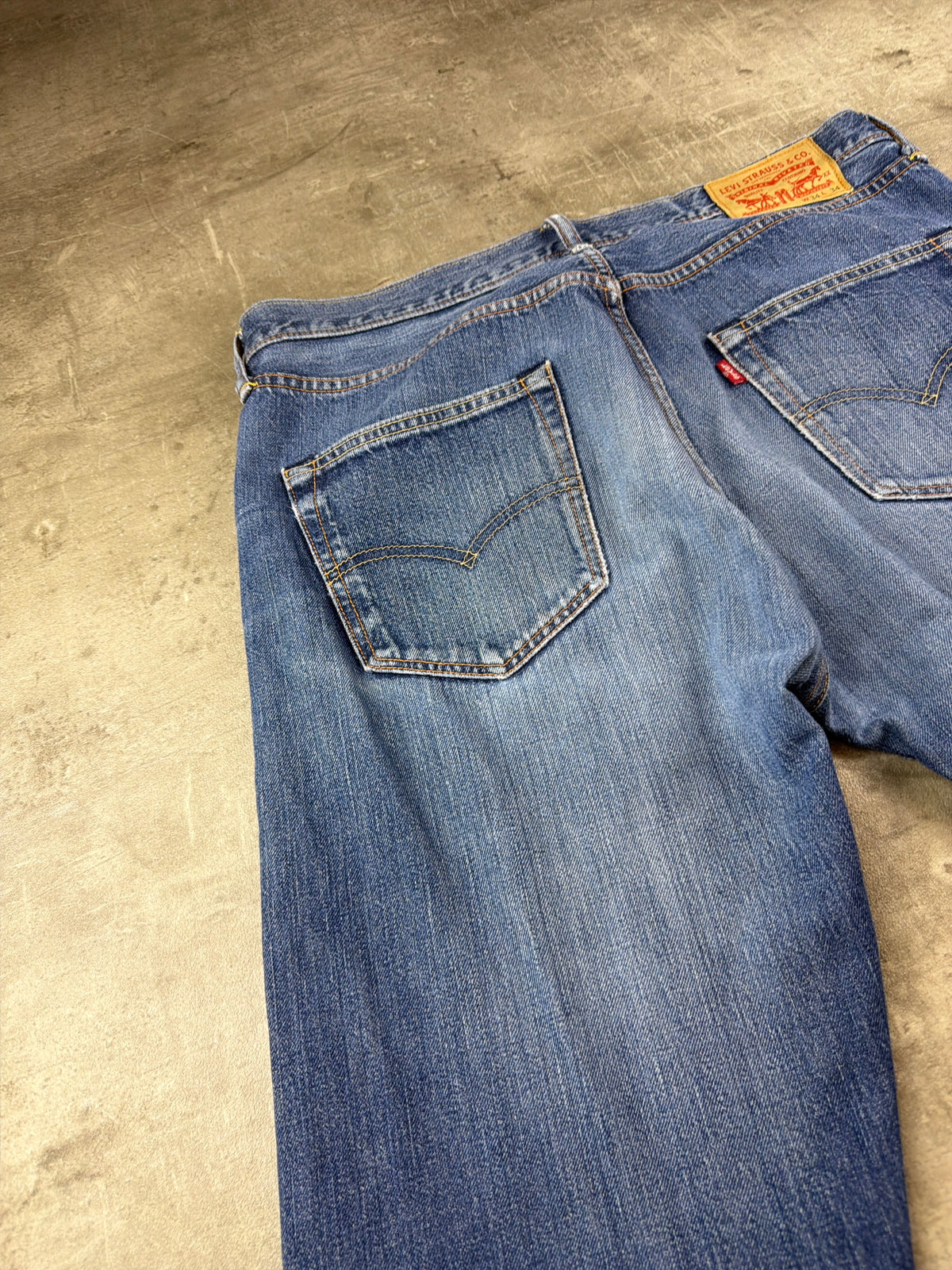 Levi's "501" Vintage Faded Straight Leg Denim Jeans - Washed Blue – Ansicht 9