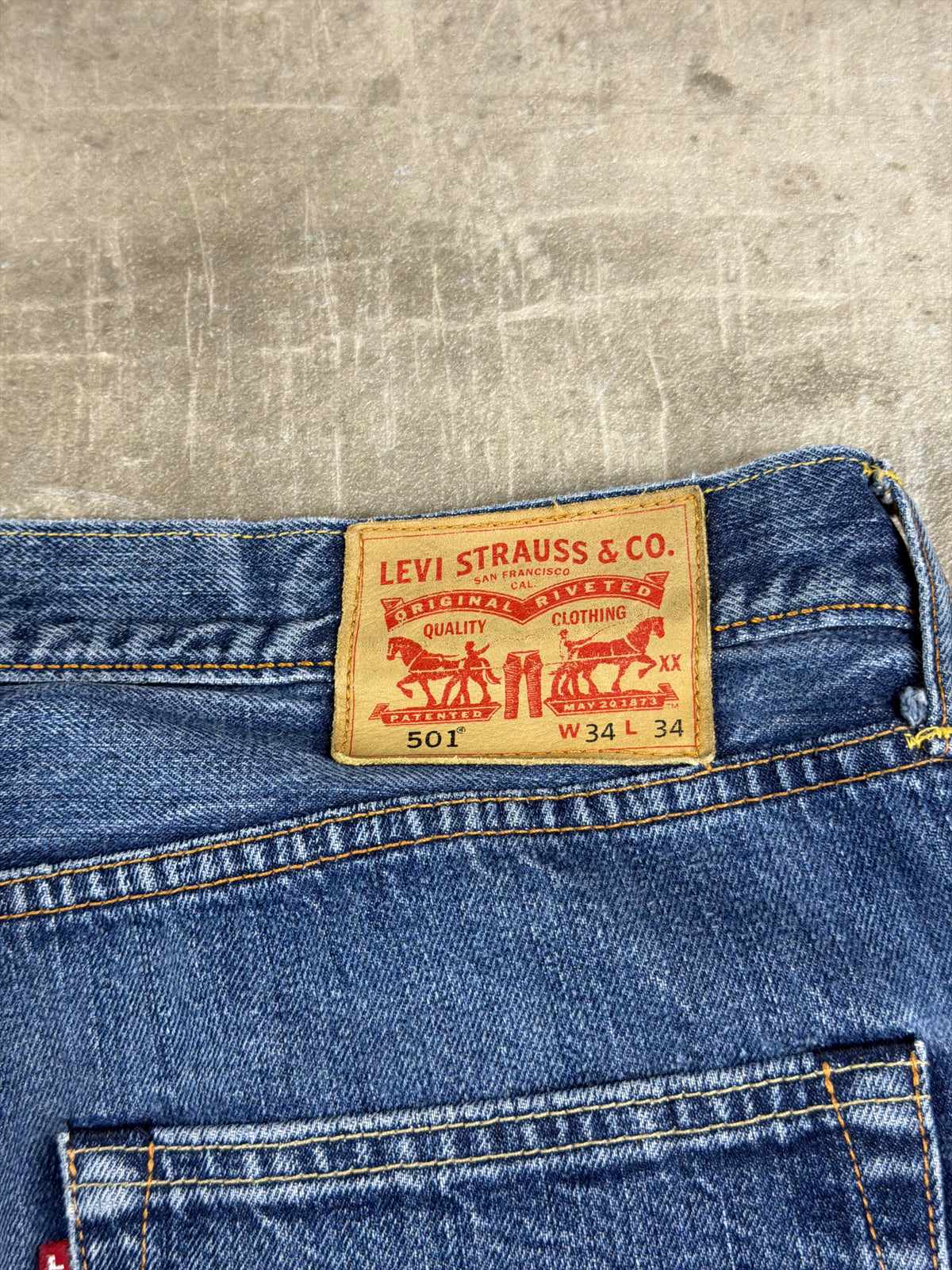 Levi's "501" Vintage Faded Straight Leg Denim Jeans - Washed Blue – Ansicht 10