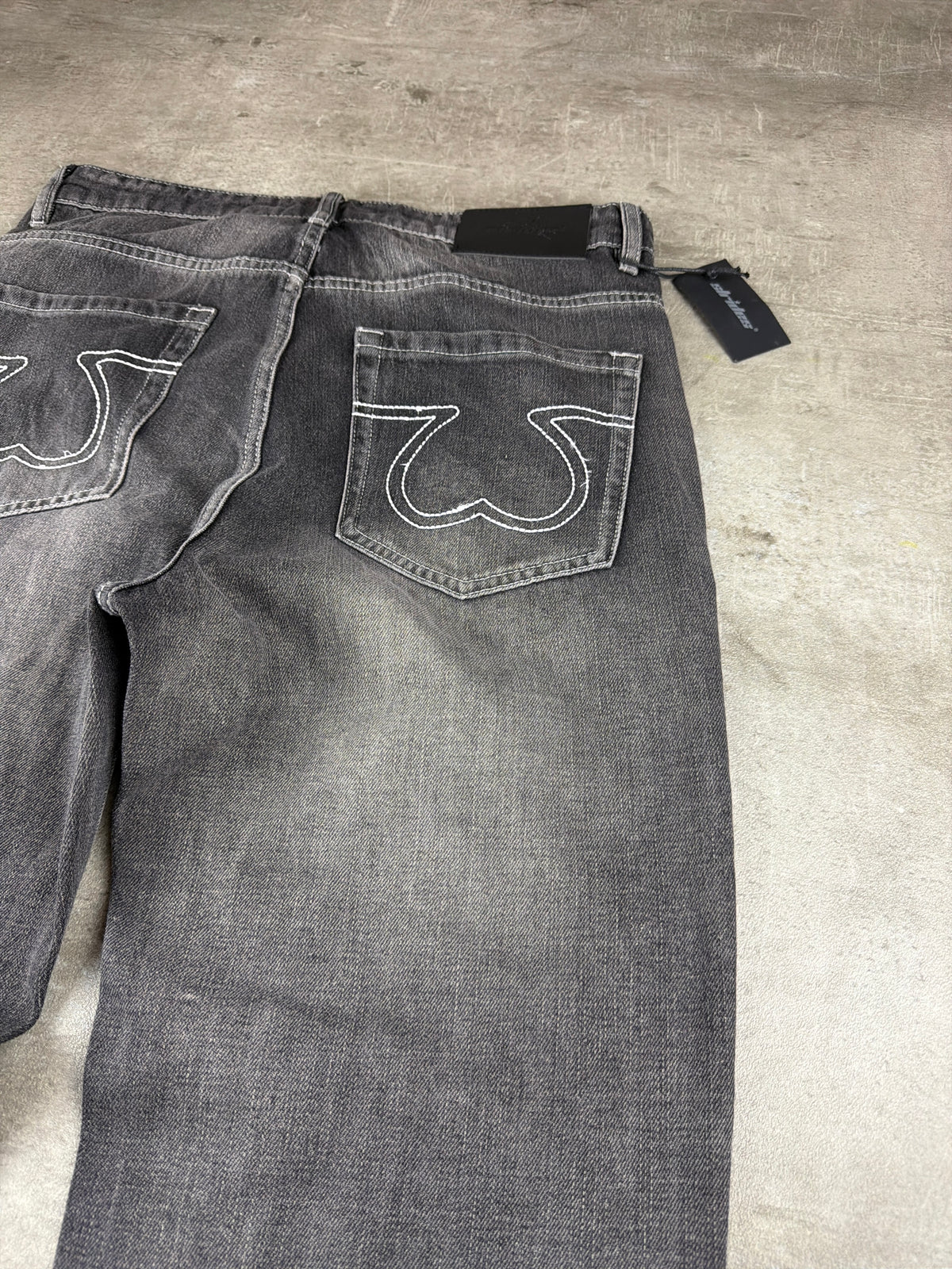 Strides "Strides" Y2K Baggy Embroidered Denim Jeans - Washed Black – Ansicht 6