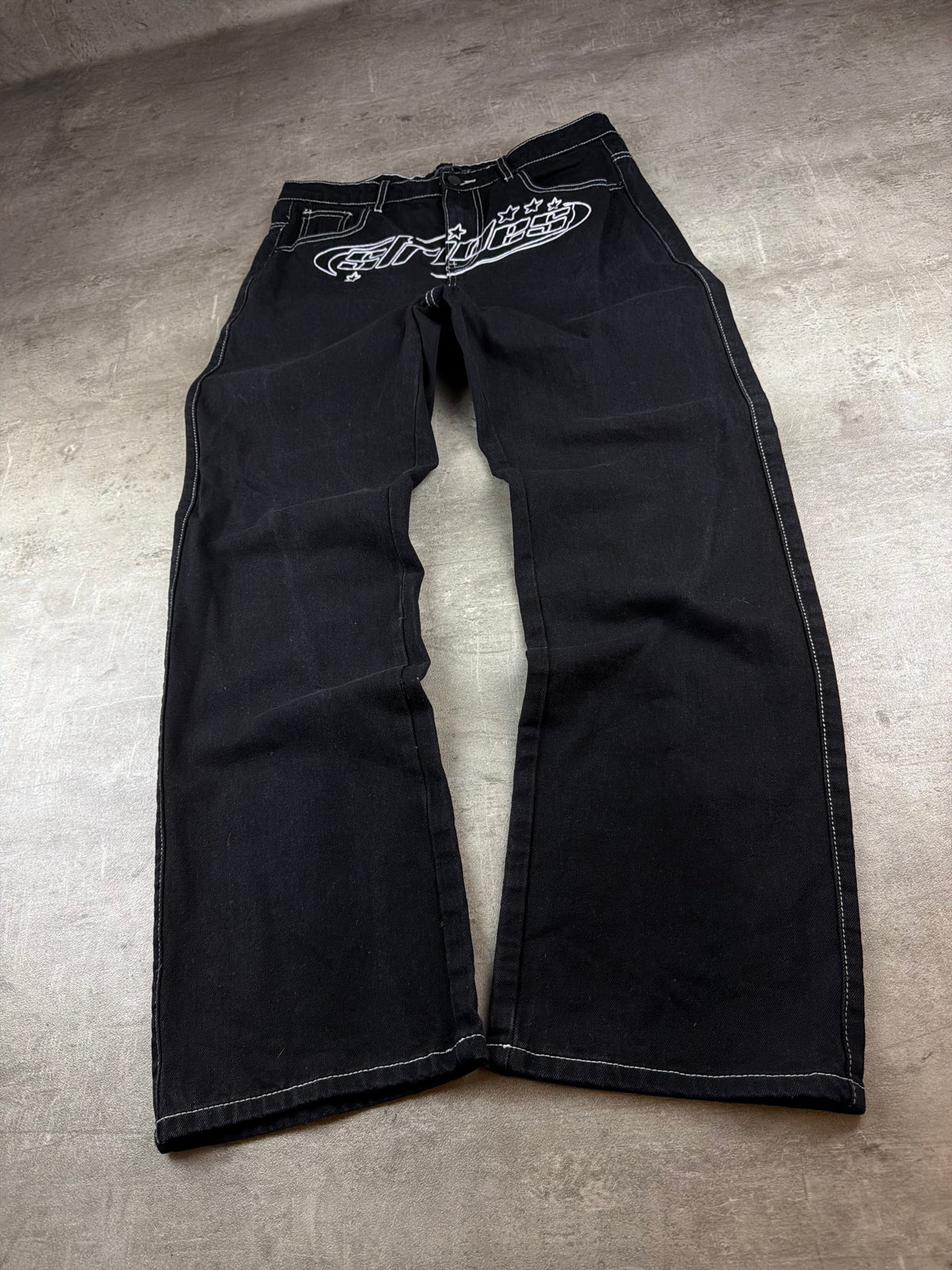 Strides Y2K Embroidered Logo Baggy Denim - Black / White Contrast Stitch – Ansicht 2