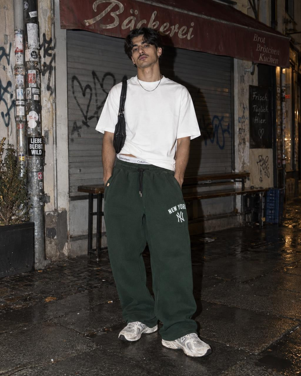 Nike x New York Yankees Embroidered Baggy Sweatpants - Forest Green - Past Pieces