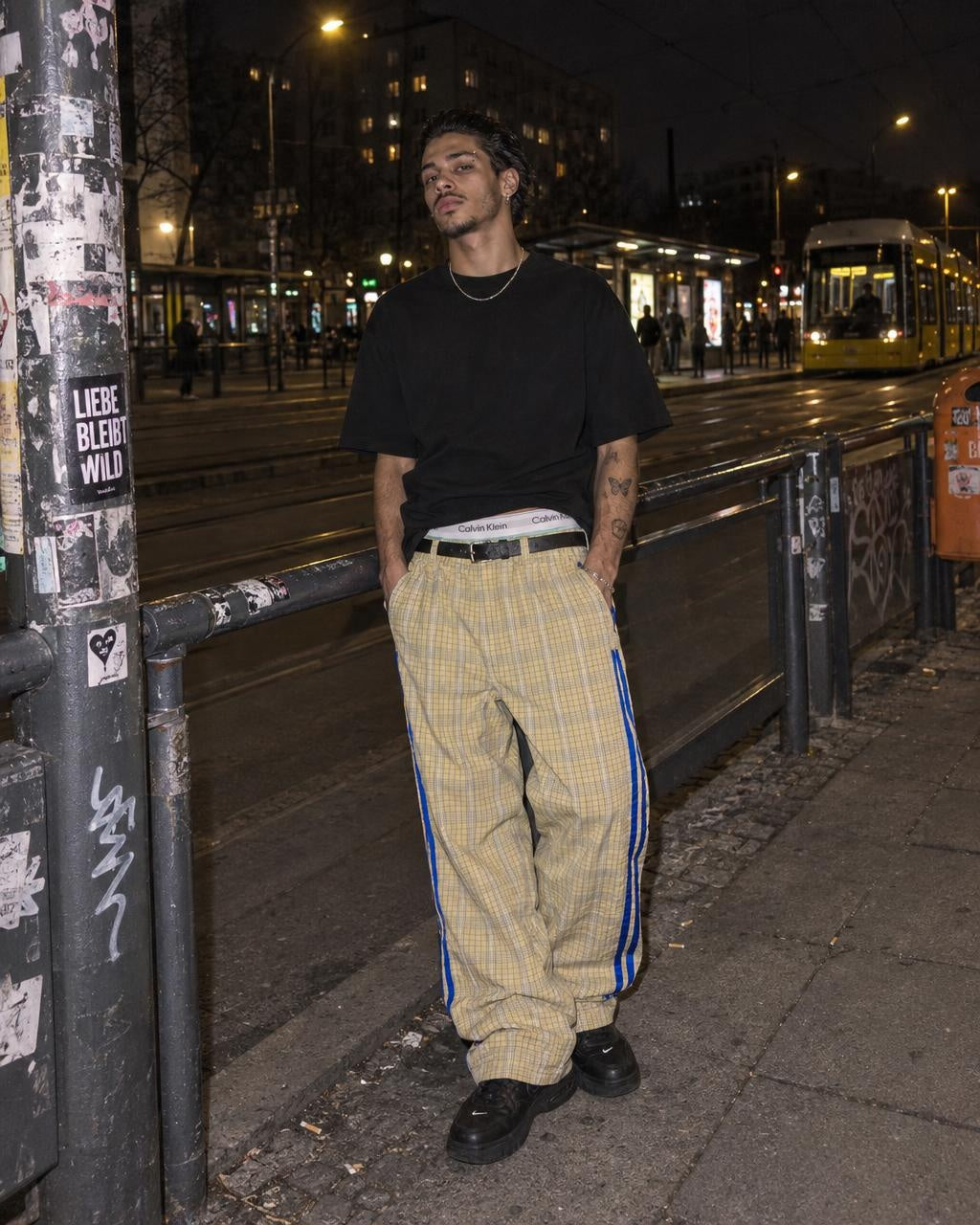 Adidas Originals Checkered Three Stripes Baggy Trackpants - Beige / Royal Blue – getragen