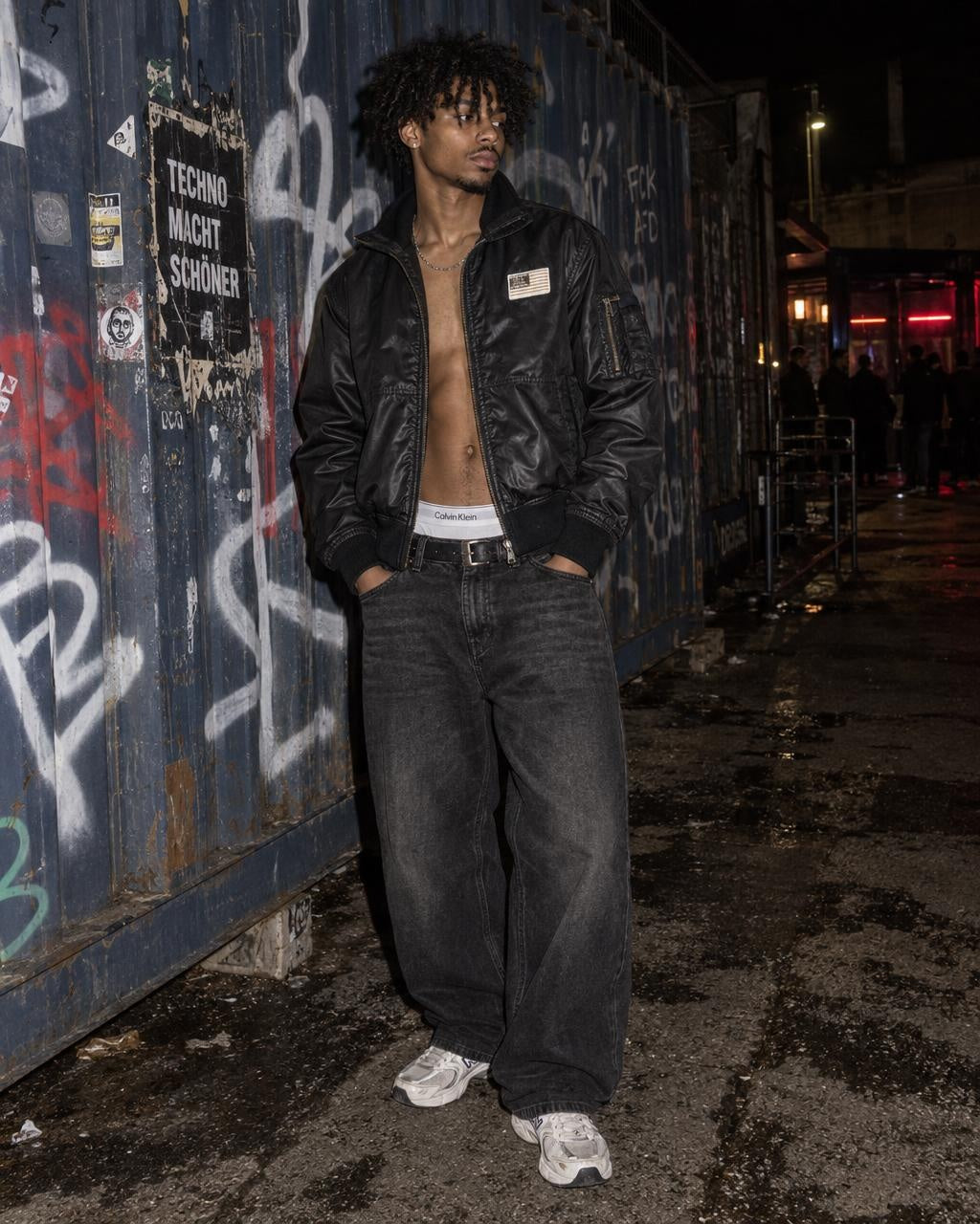 alife & famous Y2K Coated Bomber Jacket - Black / Navy – getragen
