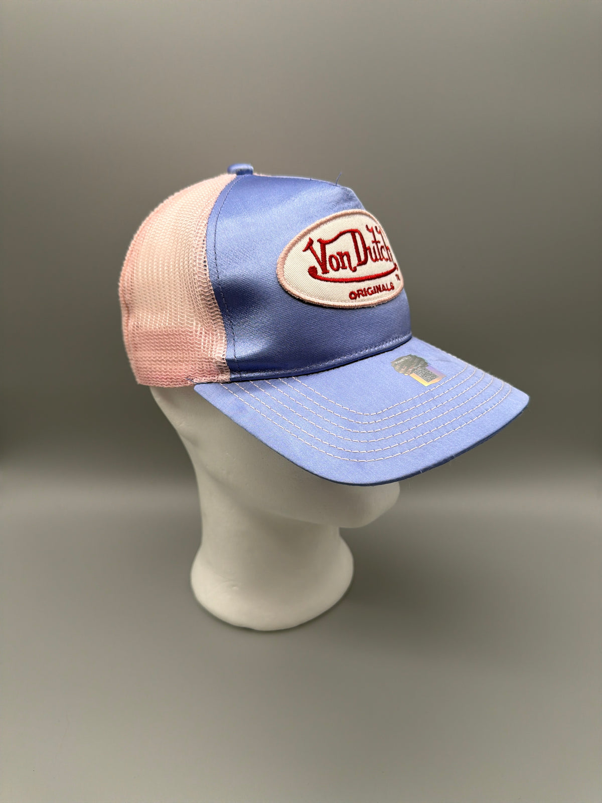 Von Dutch Originals Y2K Satin Trucker Cap - Baby Blue / Pink – Ansicht 4