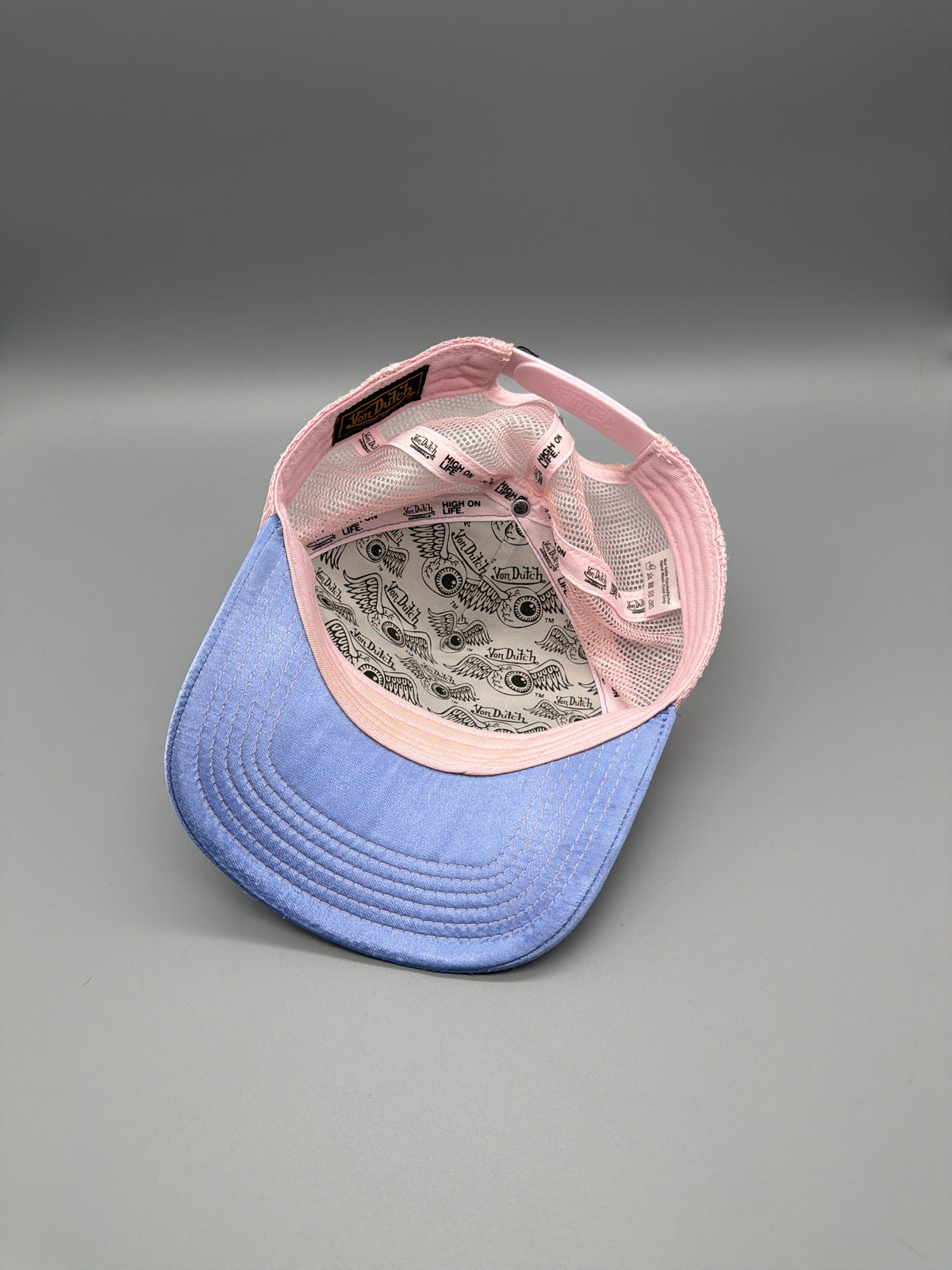 Von Dutch Originals Y2K Satin Trucker Cap - Baby Blue / Pink – Ansicht 6